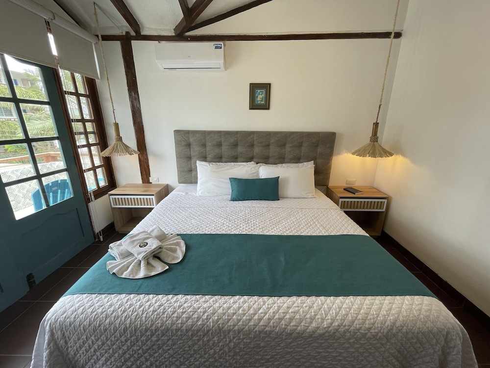 Traditional Triple Room, Balcony photo 1