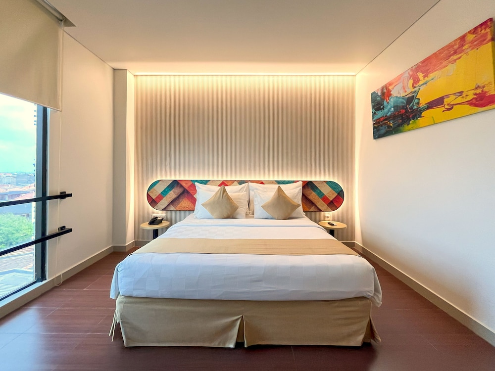 Premier Double Room, 1 King Bed photo 2
