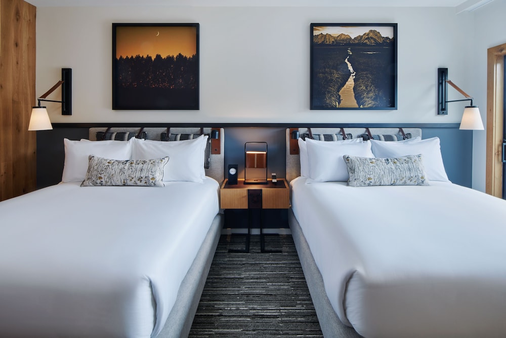 Premier Room, 2 Queen Beds - Photo 2