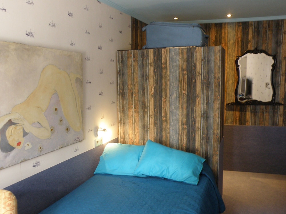 Apartamento de lujo, 3 habitaciones, vista al puerto, sobre el agua