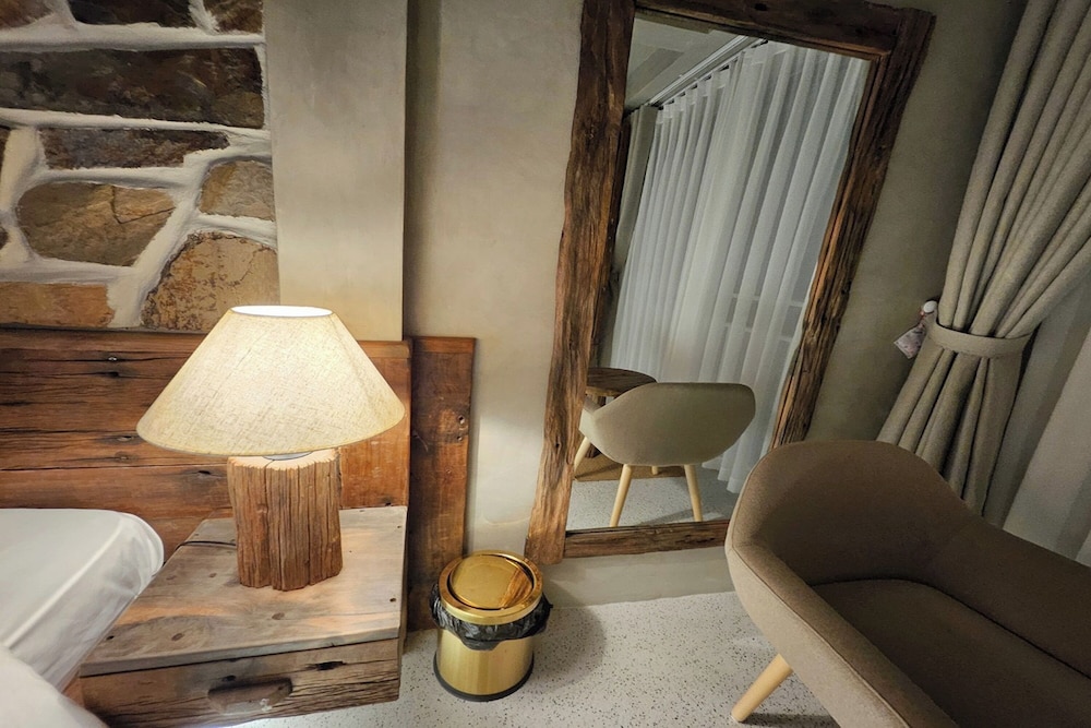 VIP Room - Photo 11