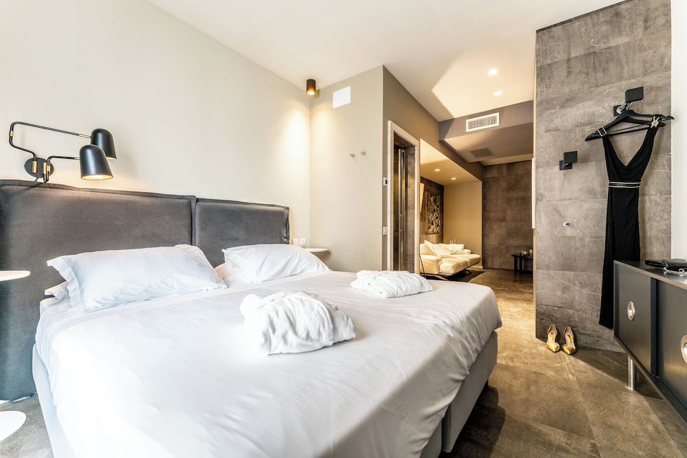 Deluxe Suite, 1 Queen Bed photo 3