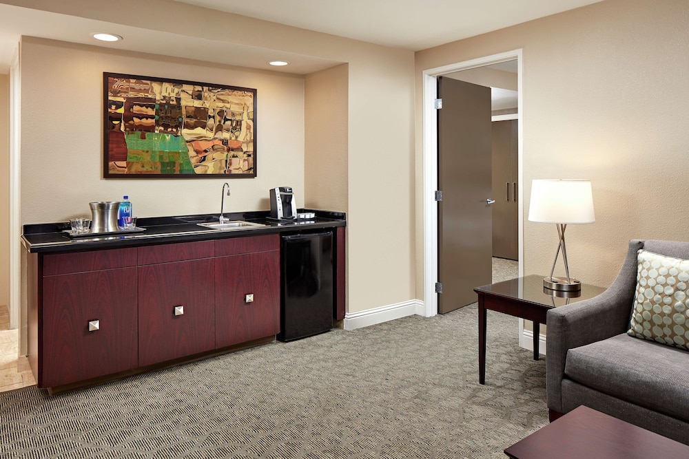 Suite, 2 Double Beds, Non Smoking - Photo 6