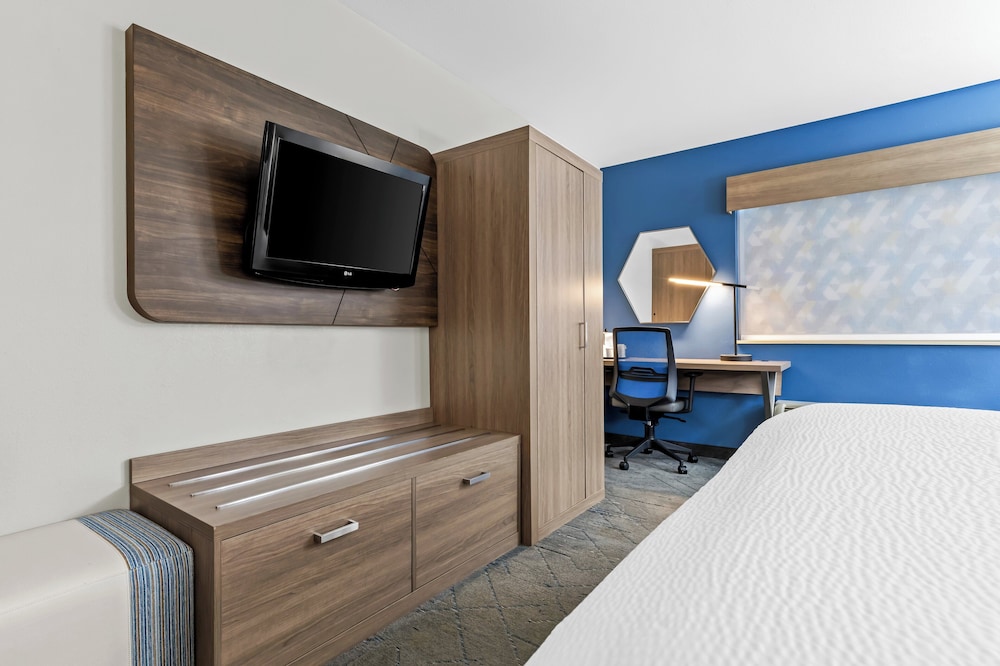 Standard Room, 1 King Bed, Accessible (Comm, Accessible Tub) - Photo 3