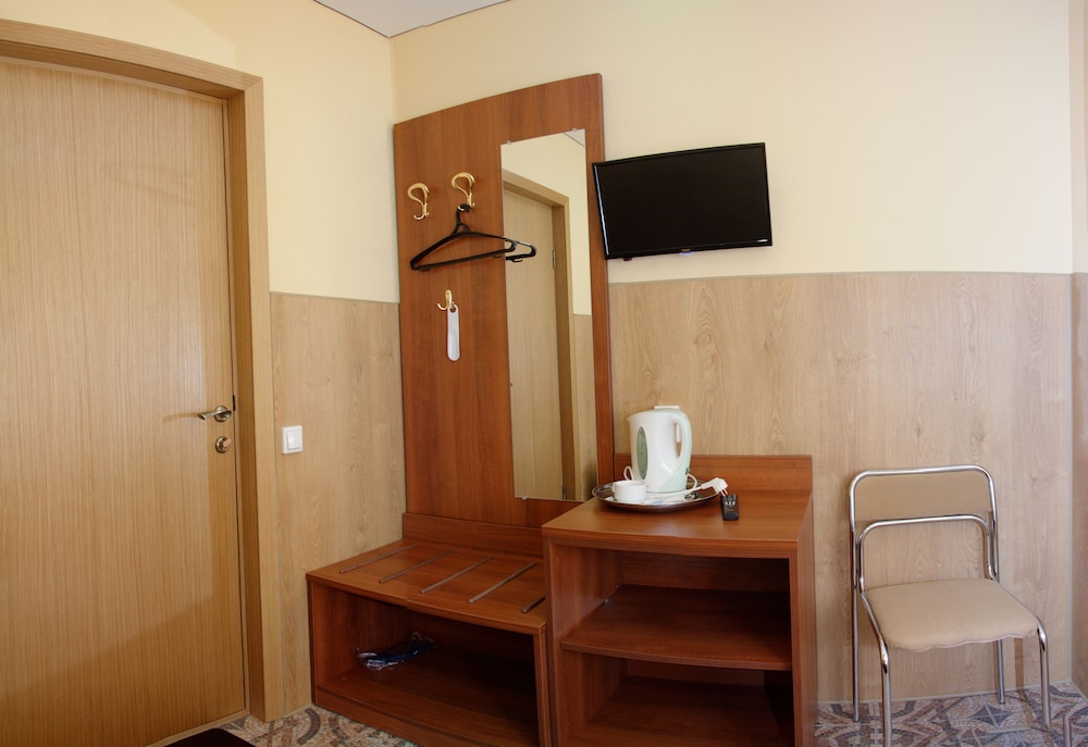 Economy Twin Room photo 3