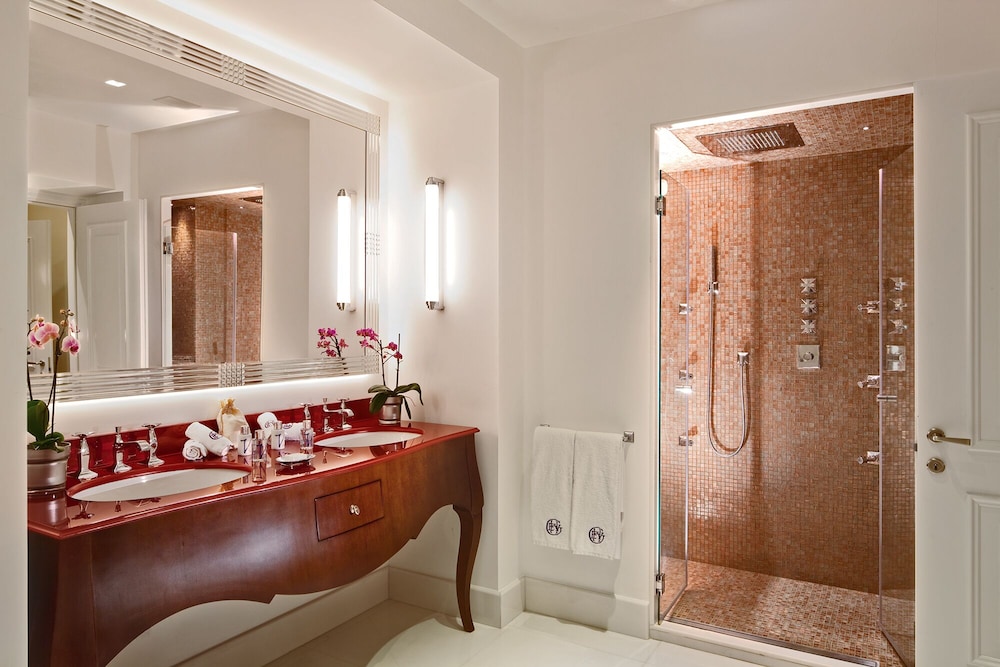 Two Bedroom Suite (Non Smoking) thumbnail 6