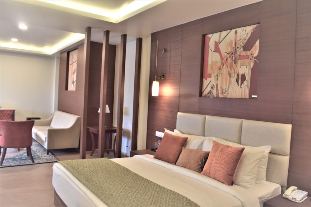 Premier Suite - Photo 6