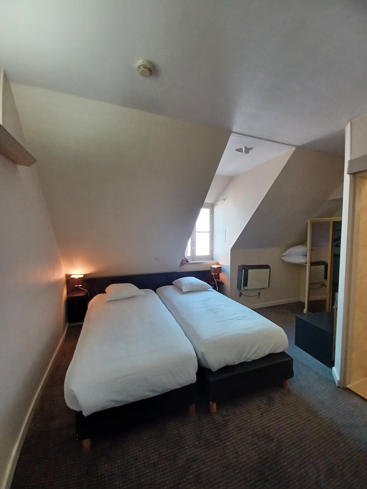 Standard Double Room - Photo 21