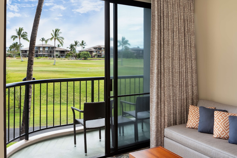 Palace Room, 1 King Bed, Resort View (Roll In Shower, Hearing) - Photo 10