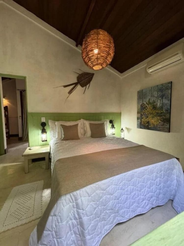 Family Room, 1 Bedroom - Photo 2