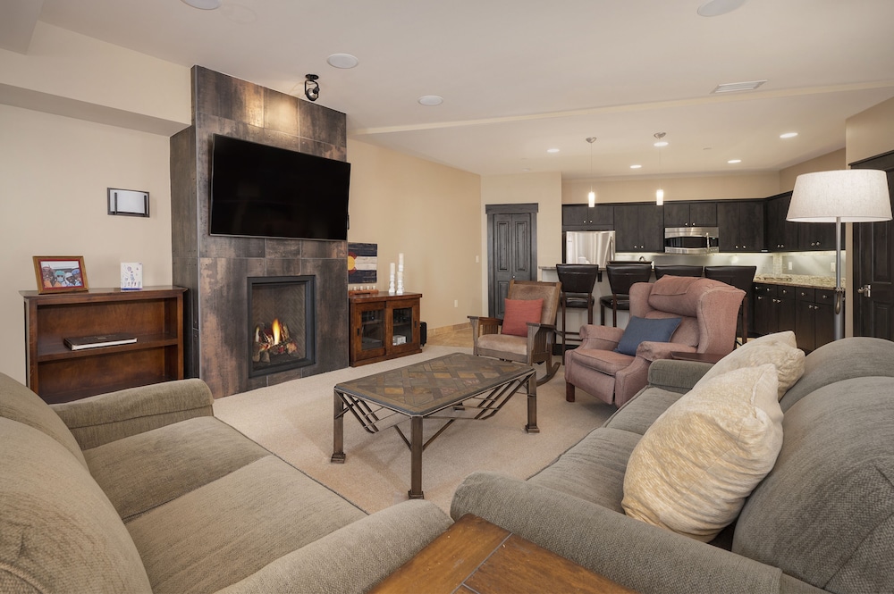 Condo, 3 Bedrooms