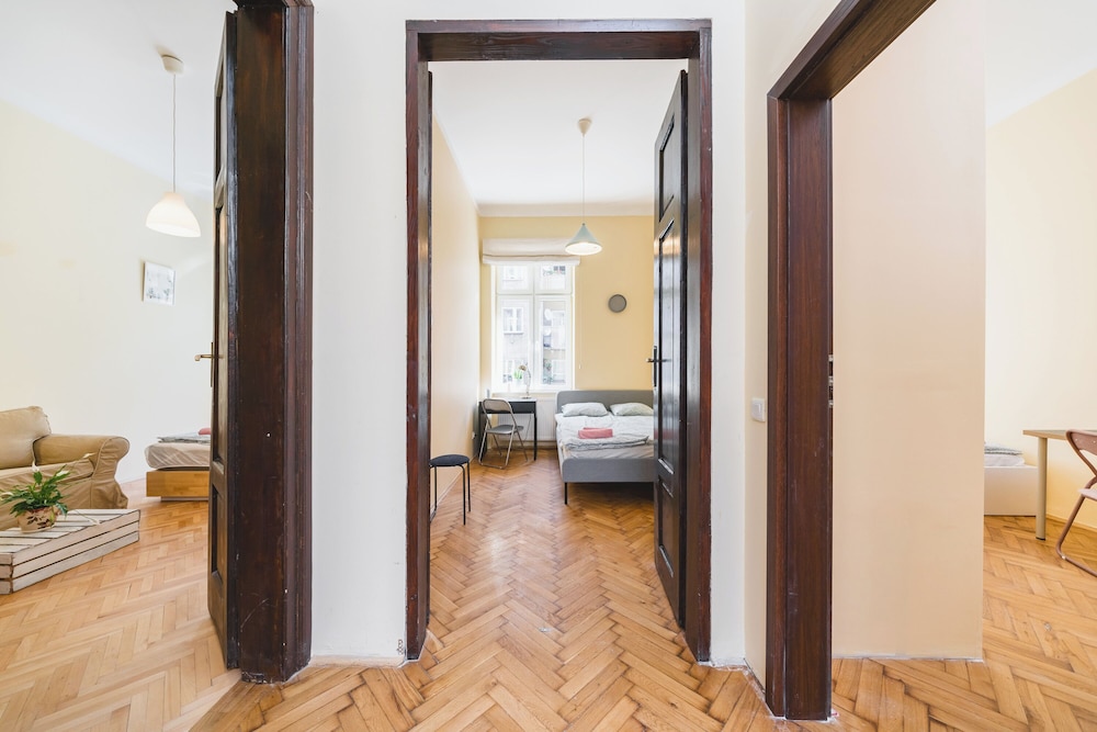 Classic Condo, Multiple Beds, Balcony