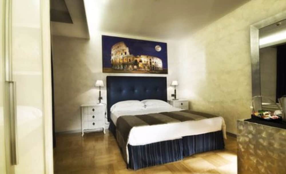 Executive Double Room thumbnail 6