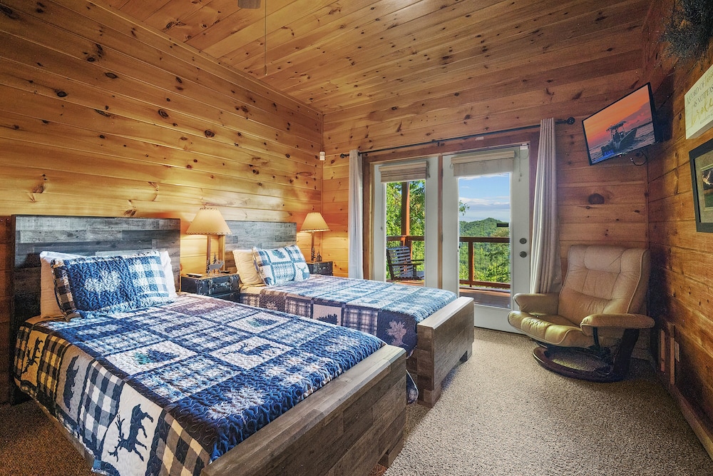 Cabin, Multiple Beds, Hot Tub, Mountain View