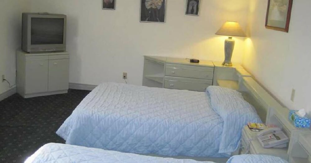 Classic Room, 2 Queen Beds, Kitchenette photo 2