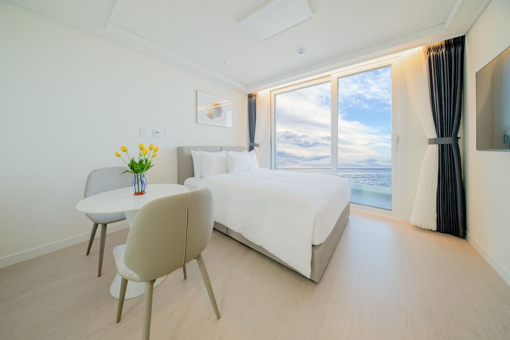 Standard Double Room(2F THEBOWL breakfast 50% off 22,000 to 11,000 KRW, on-site payment for up to 2)