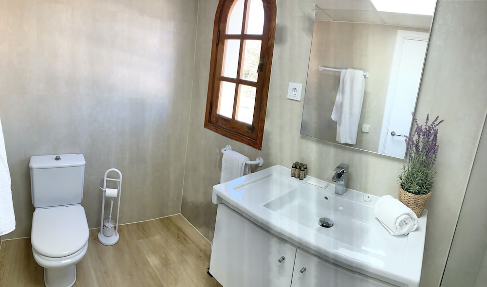 Comfort Apartment, 2 Bedrooms, Kitchen, Poolside