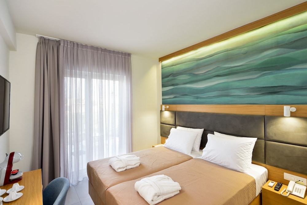 Deluxe room with Balcony - Photo 1