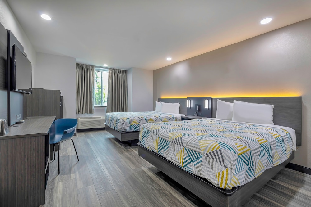 Deluxe Room, 2 Queen Beds, Non Smoking, Refrigerator & Microwave - Photo 1