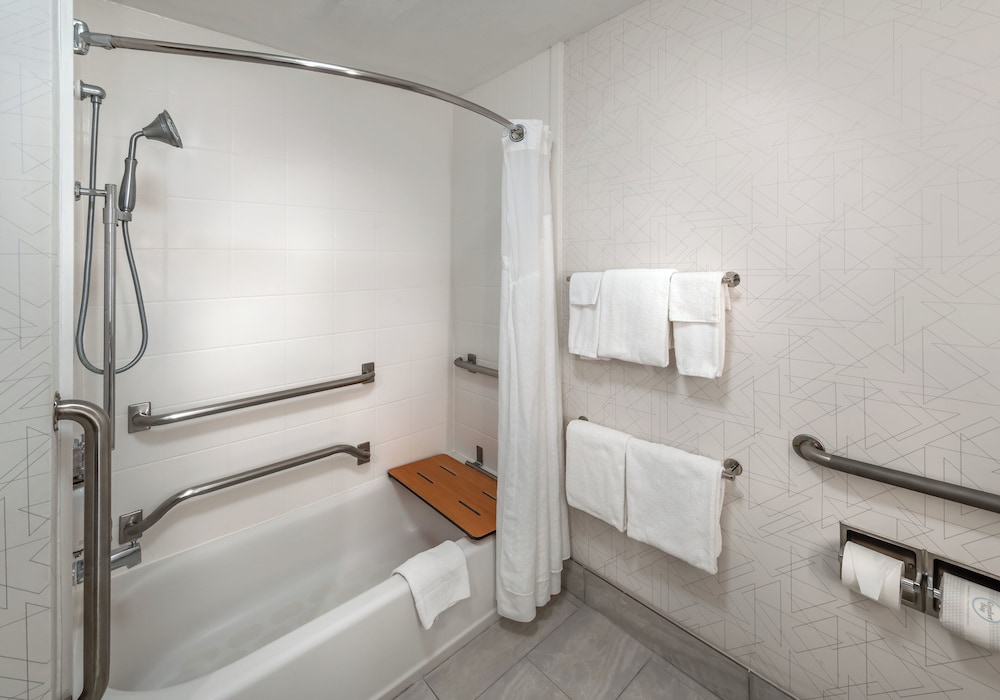 Standard Room, 1 Queen Bed, Accessible (Mobil Access Tub) - Photo 2