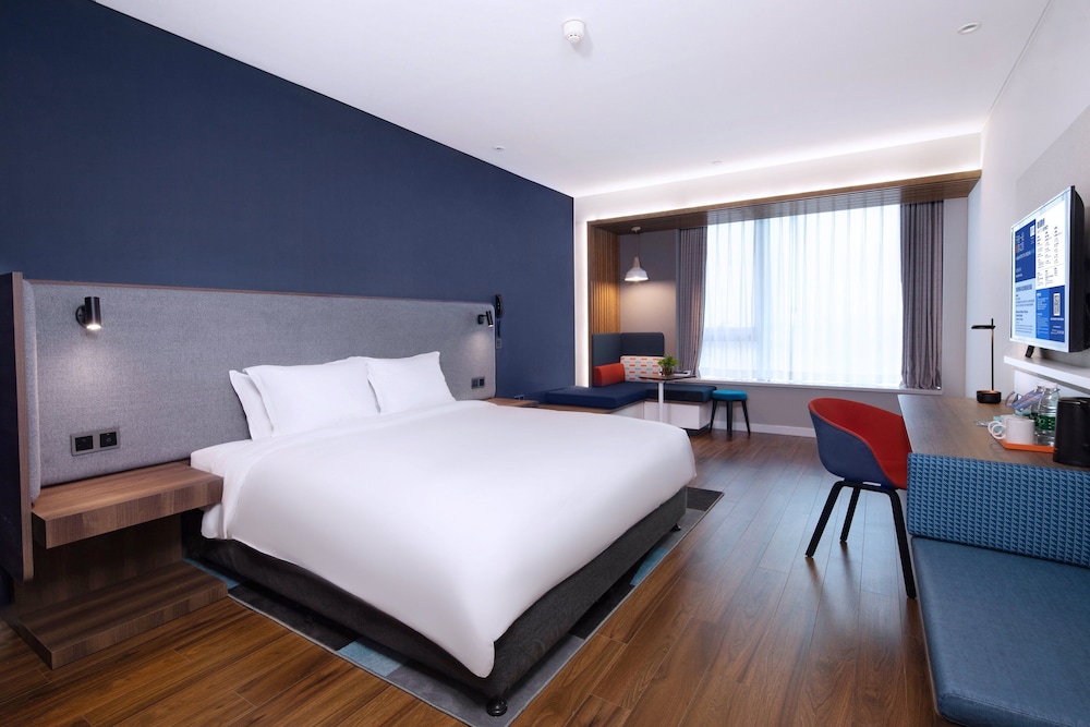 Standard Room, 1 King Bed - Photo 1