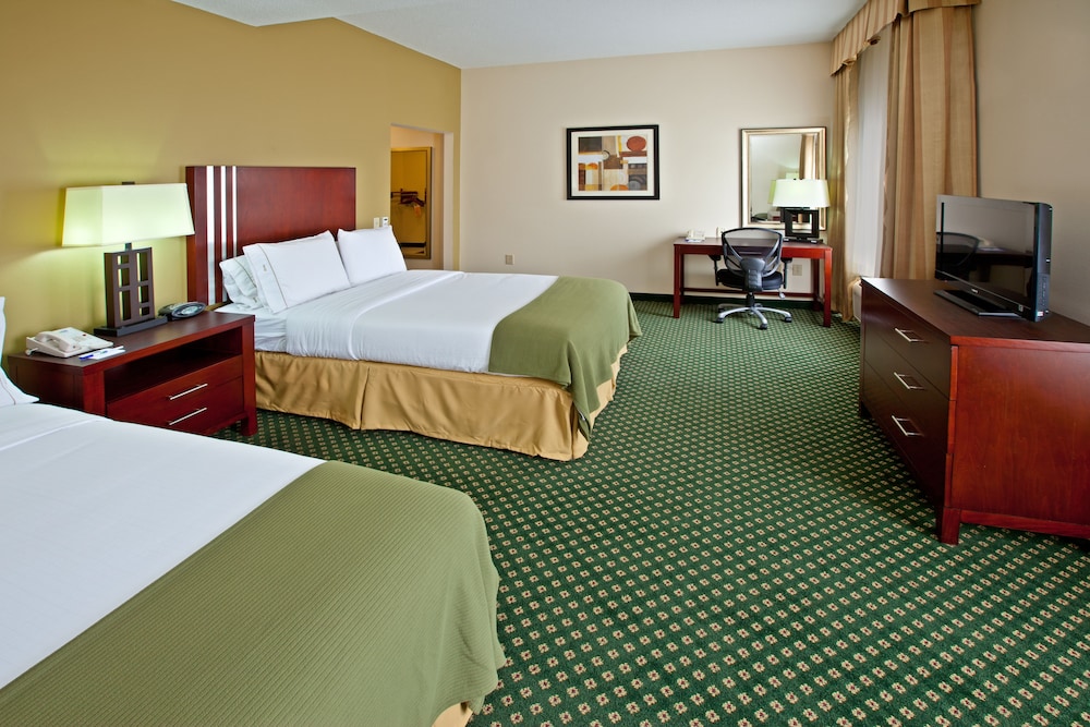 Suite, Multiple Beds - Photo 3