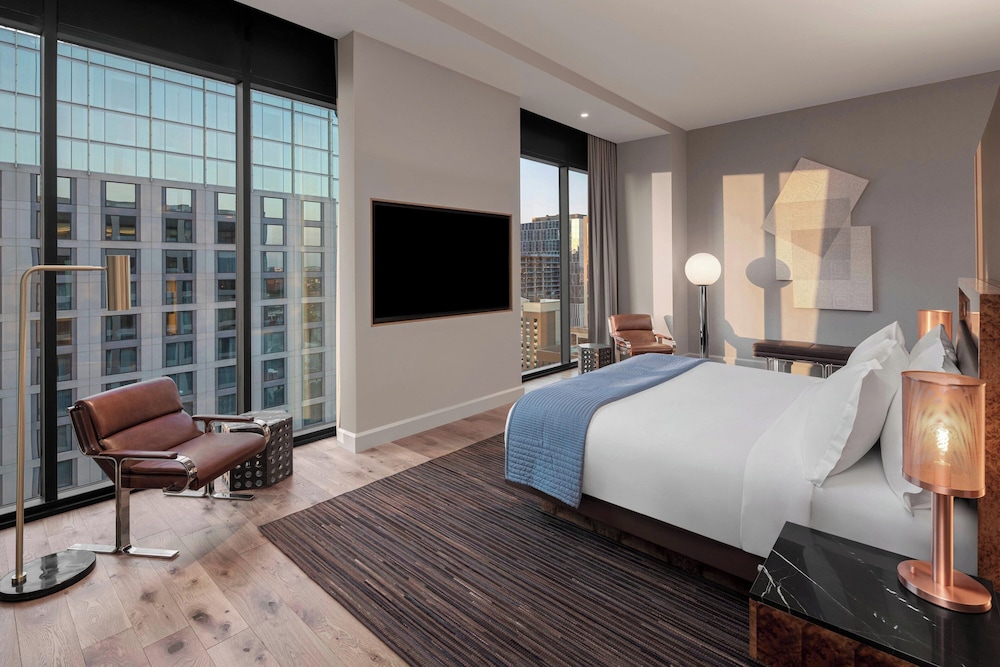 Penthouse, 1 King Bed, City View, Corner