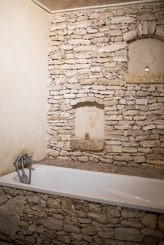 Deluxe Suite - Photo 2