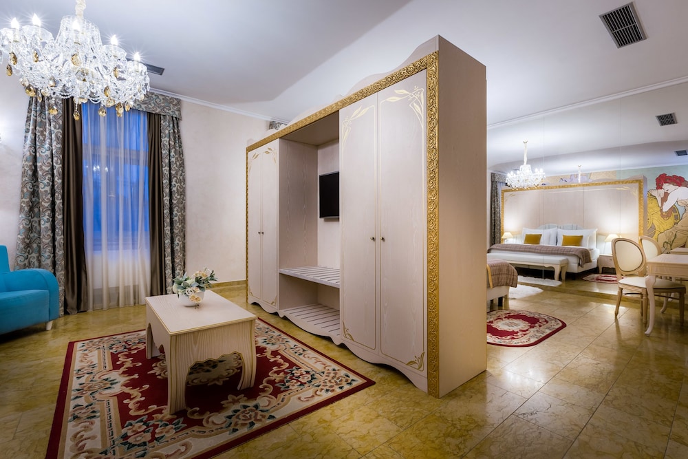 Signature Suite Mucha thumbnail 5