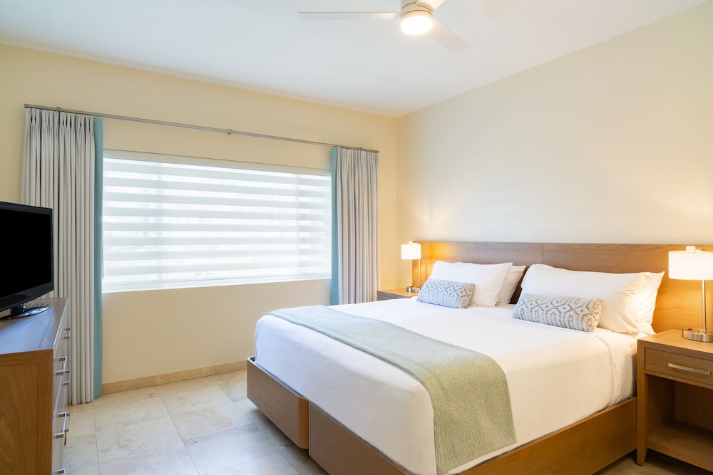 Room, 2 Bedrooms, Pool View - Photo 2
