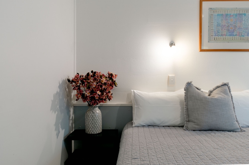 Standard Studio, 1 Queen Bed - Photo 2