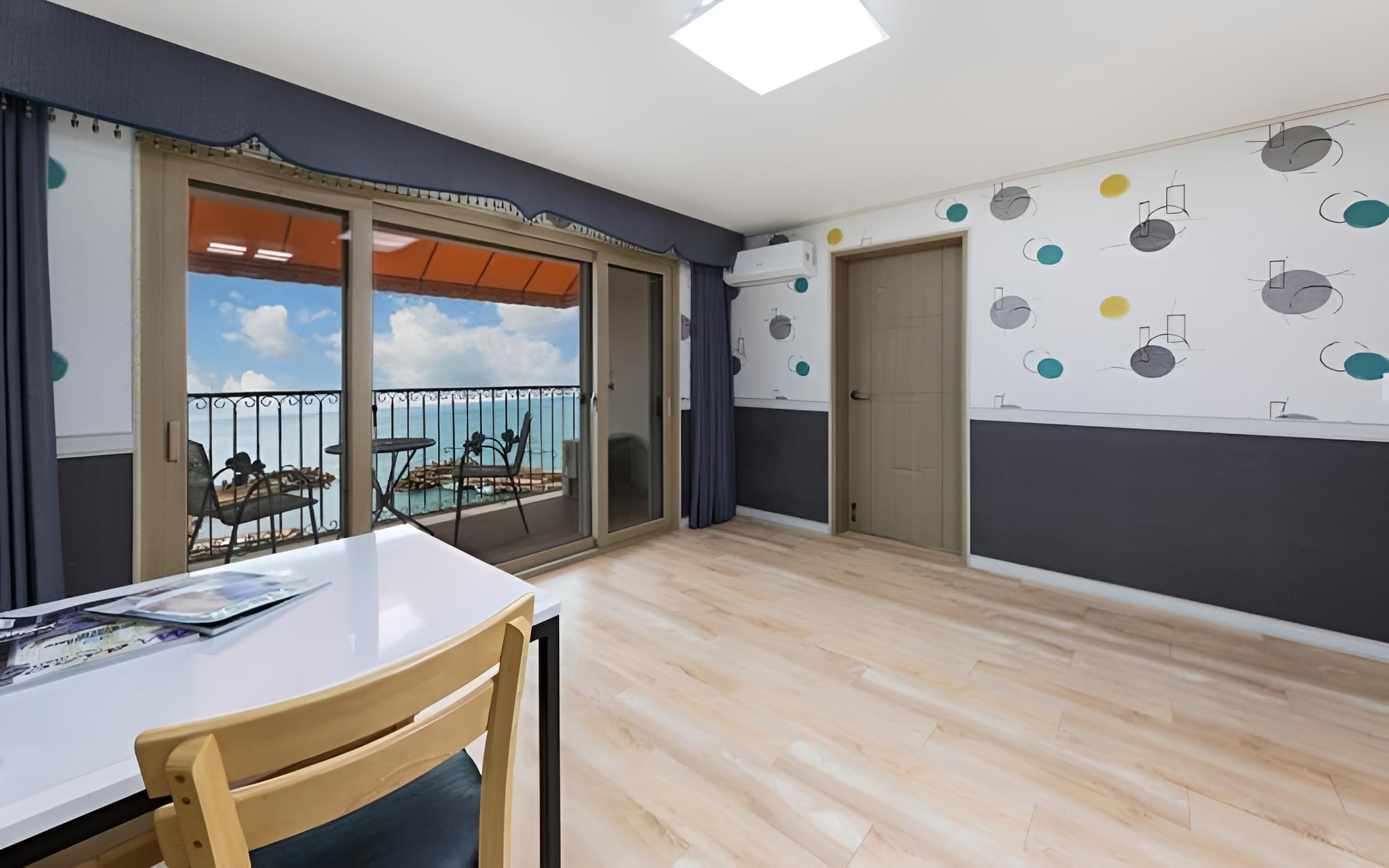 Room (Building A Room 101 (Ocean View Spa))