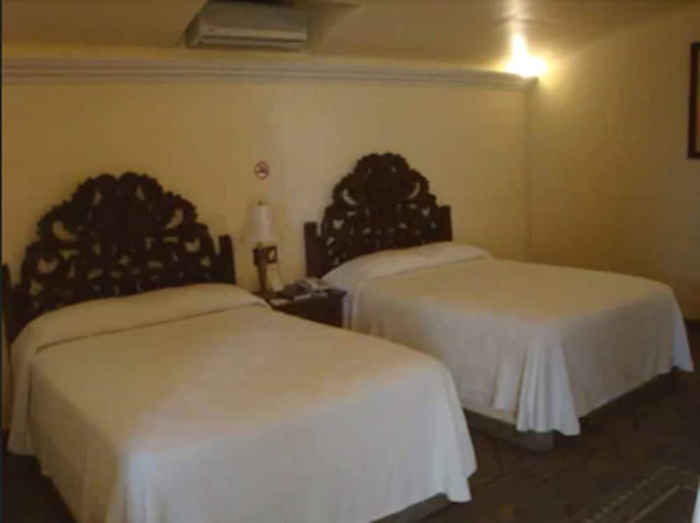 Standard Room (2 Double Beds)