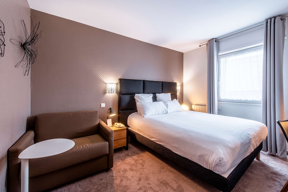 Deluxe Room, Multiple Beds, Non Smoking, Pool Access photo 2