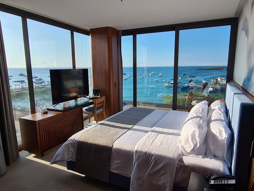 Suite, 1 Bedroom - Photo 10