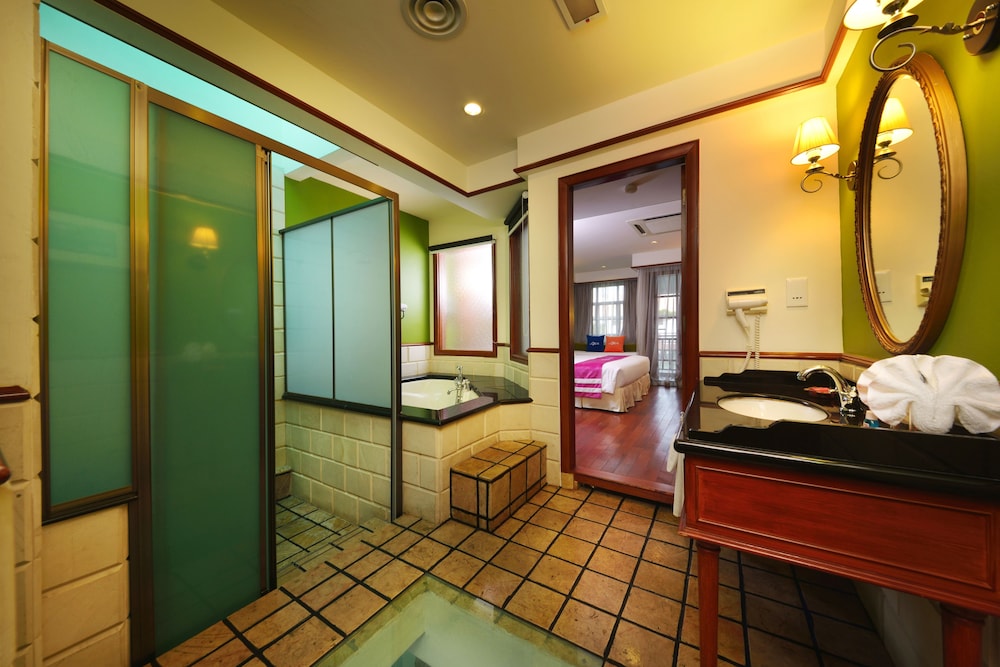 Premier Water Chalet - Photo 5