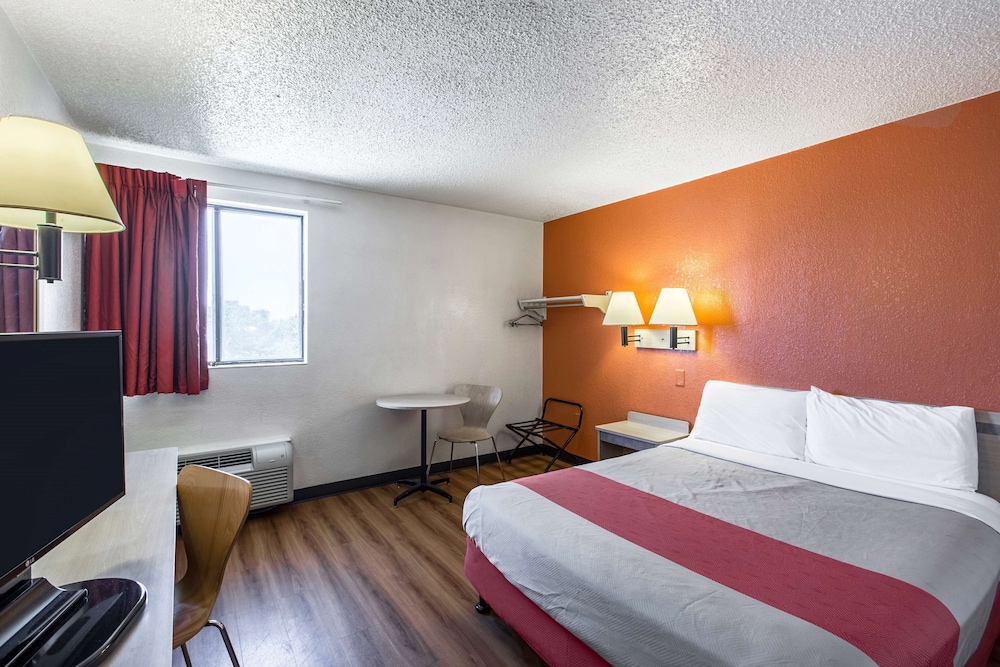 Standard Room, 2 Queen Beds, Accessible, Non Smoking, photo 6