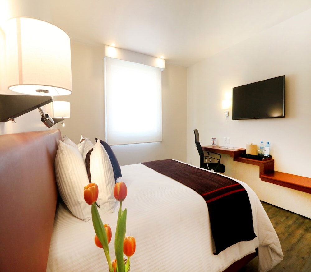 Standard Room, 1 Queen Bed photo 1