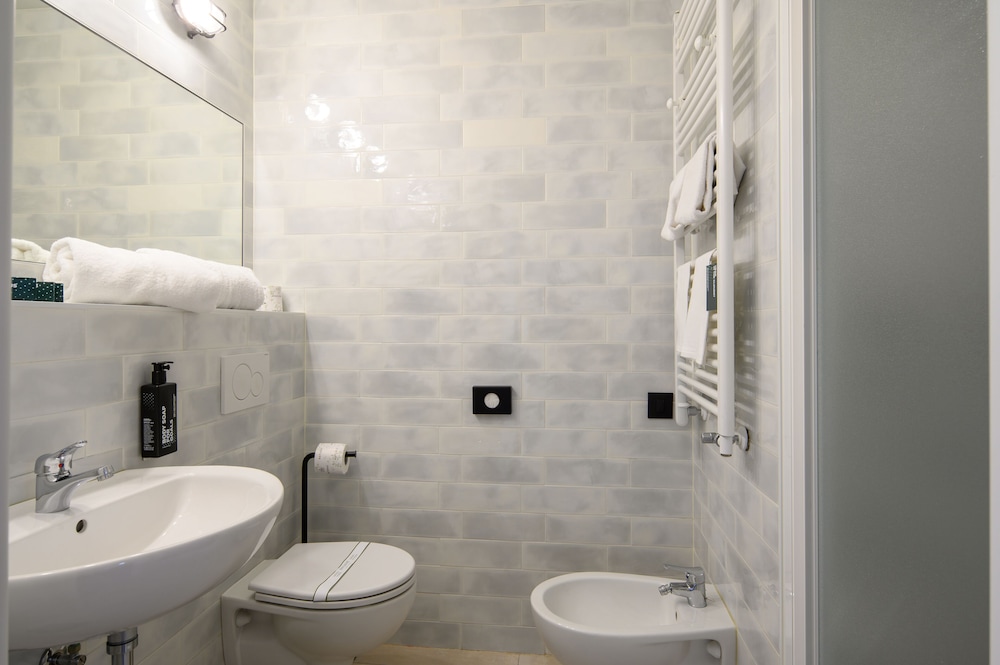 Double or Twin Room - Photo 3
