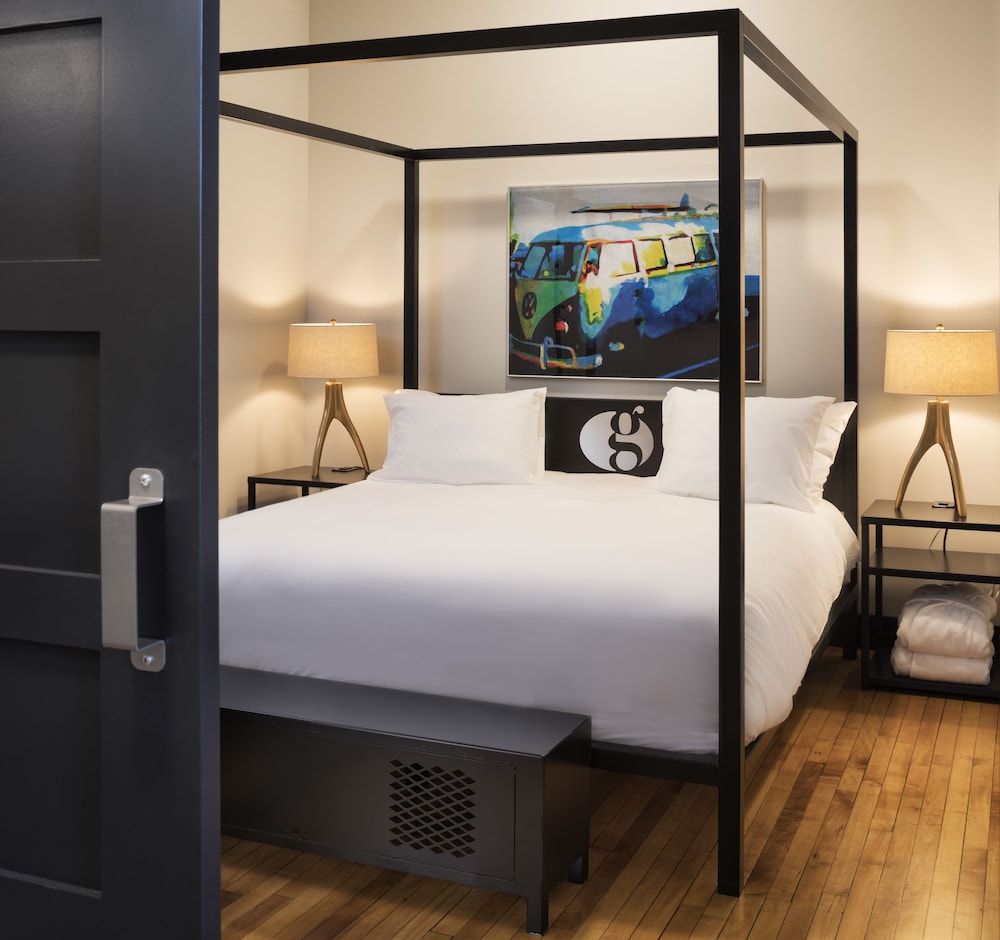 Room, 1 King Bed With Sofa Bed (Canopy)