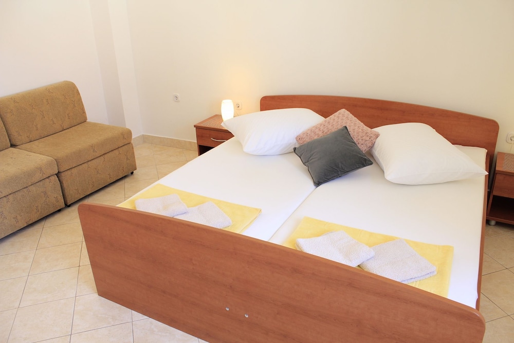 Apartment (Zdenka - 10 m from the beach - A2(2+2)
