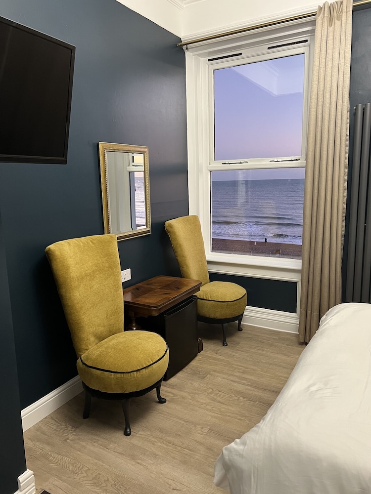 Premier Double Room, Ensuite, Sea View photo 2