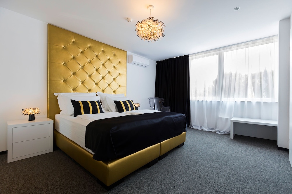 Deluxe King Room photo 2