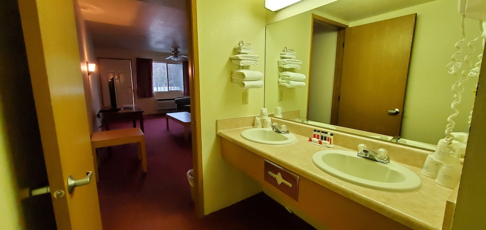 Executive Kitchenette Suite, 1 King Bed, 2 Queen Bed with Sofa Bed, Non Smoking photo 3