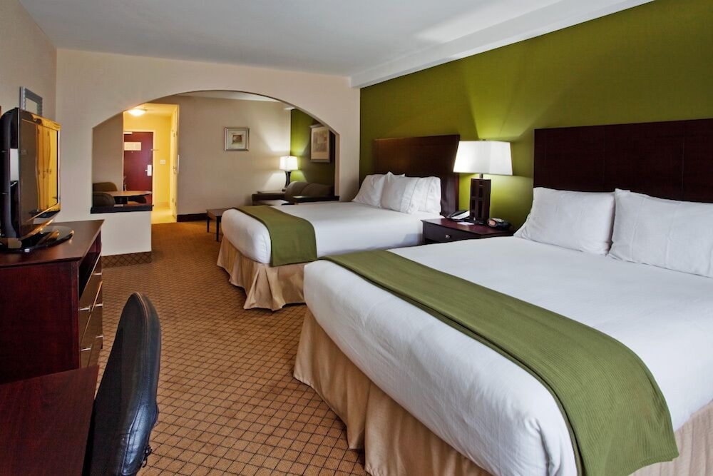 Suite, 1 King Bed, Accessible Bathtub (Communications) - Photo 3