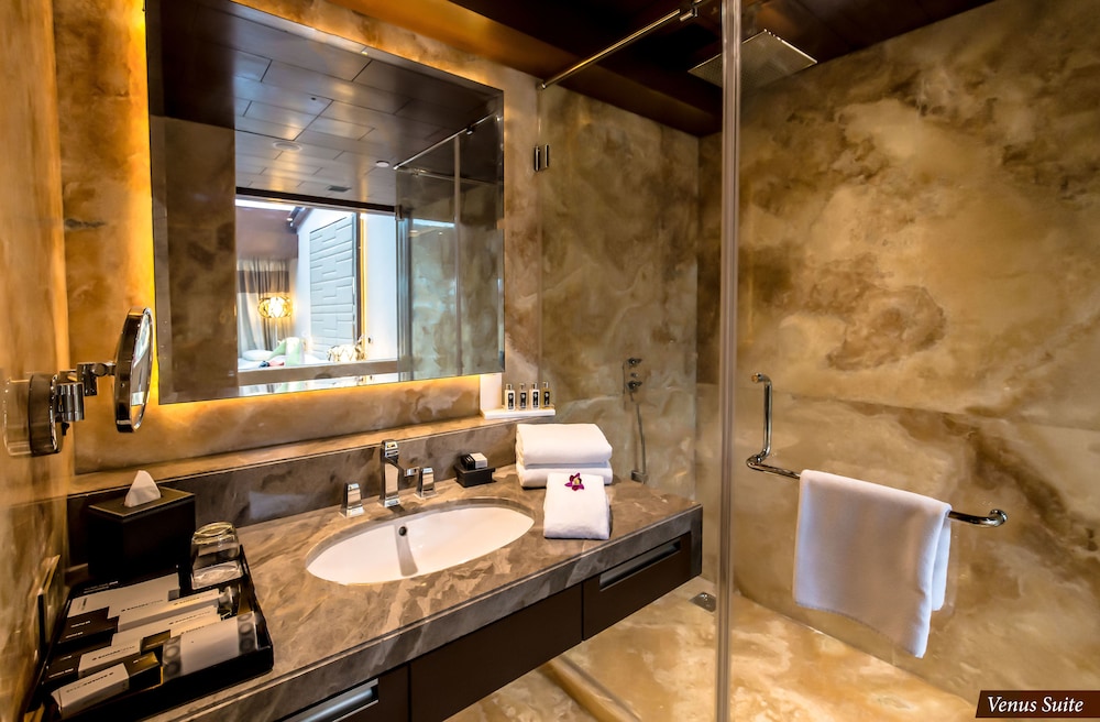 Earth Lagoon View Room with Private Balcony - Twin Bed