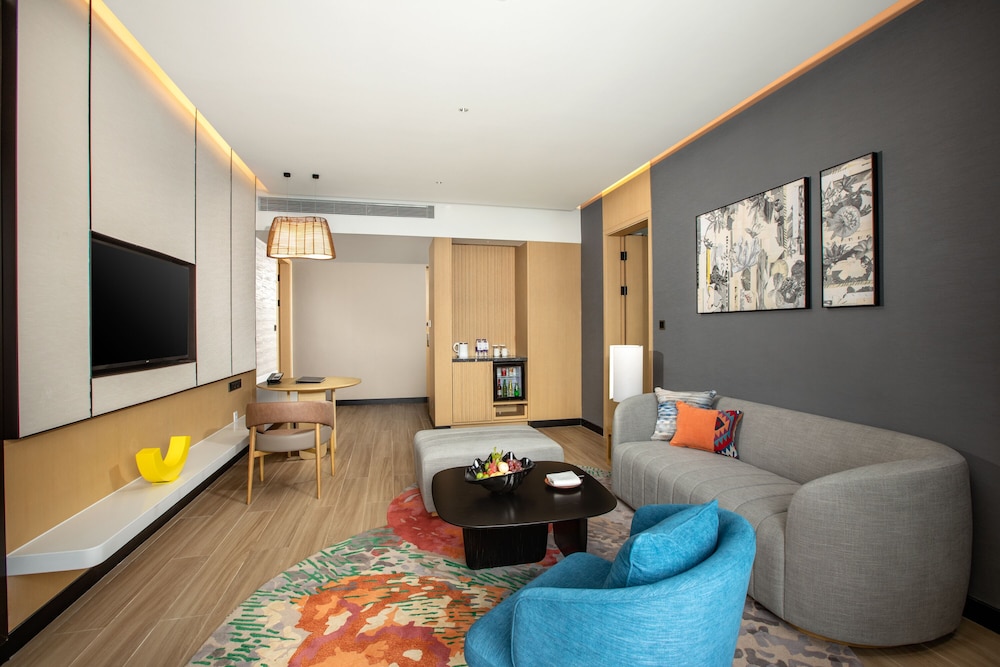 Suite, 1 Bedroom (Living Area) - Photo 6