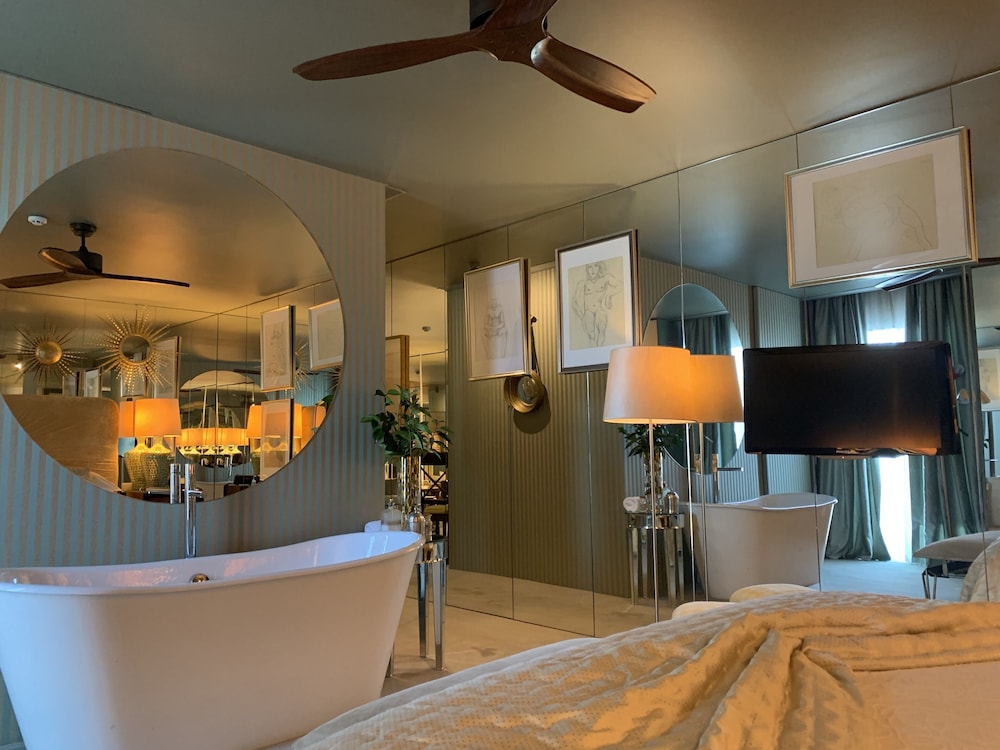 Luxury Suite