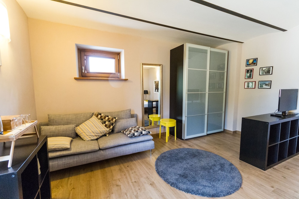 Tenuta Borgo Santa Cecilia, Foto 3