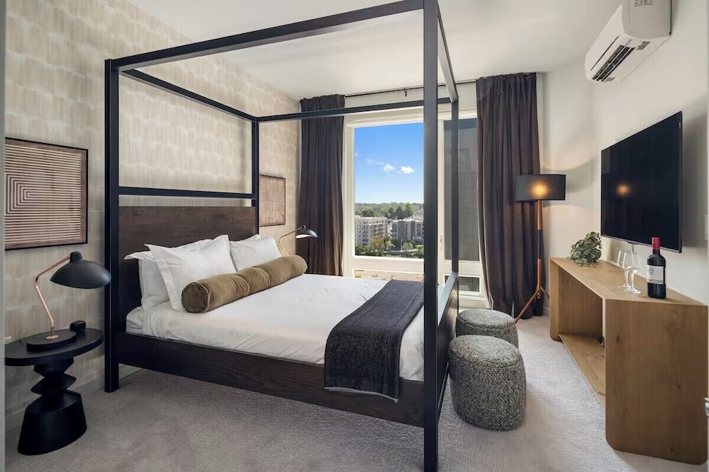 Luxury Apartment, 1 Queen Bed with Sofa bed, Kitchen